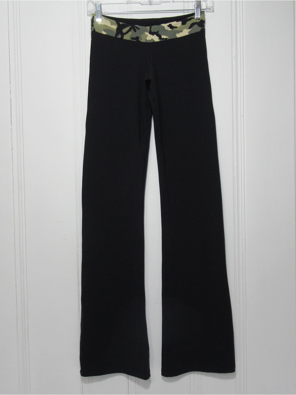Brasilsul Black and Camouflage Low Rise Flared Yoga Pants Size Medium